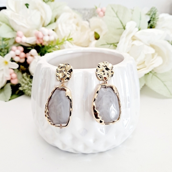 💖 2/$30 Boho Gold grey stone dangle cocktail party formal going out earrings - Picture 1 of 12